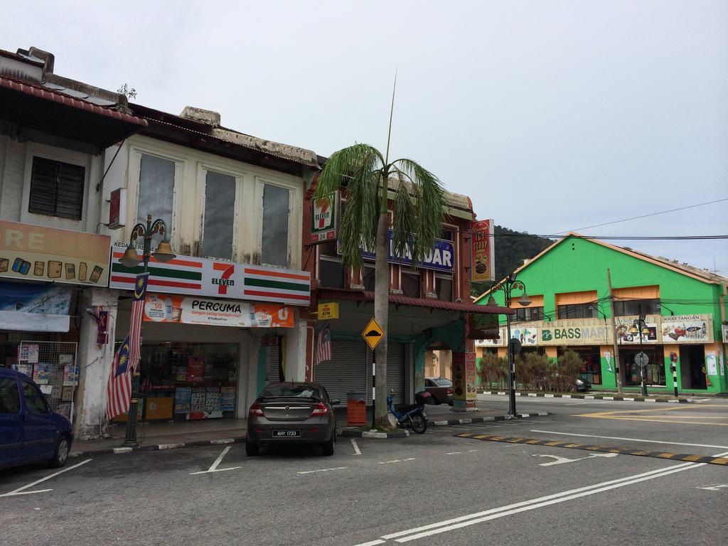 Galaxy Inn Lumut Exterior photo