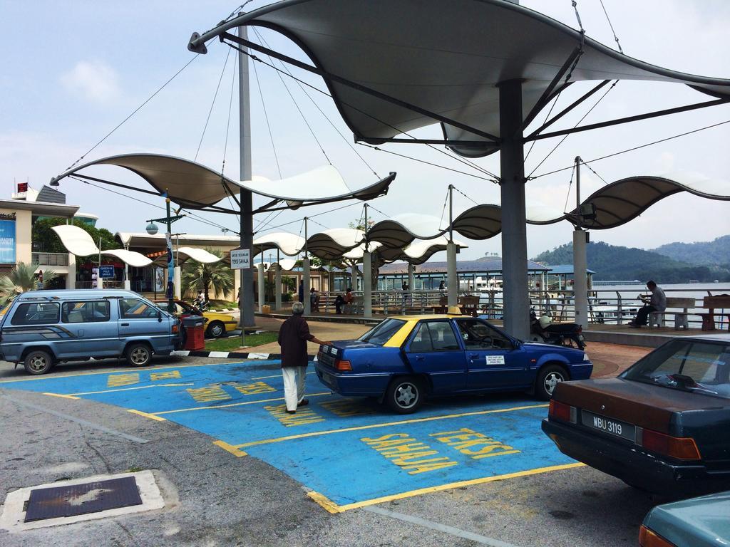 Galaxy Inn Lumut Exterior photo